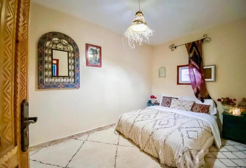 فندق صغير The Lunar Surf House