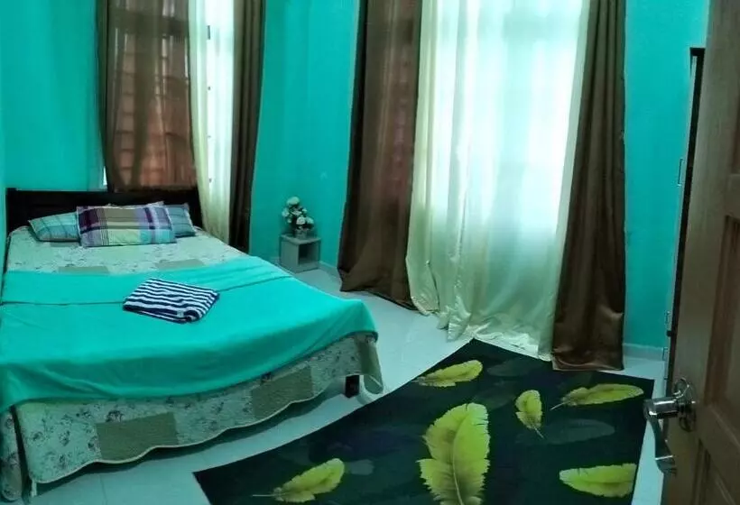 ベッドアンドブレックファースト Homestay & Roomstay Airport Kelantan
