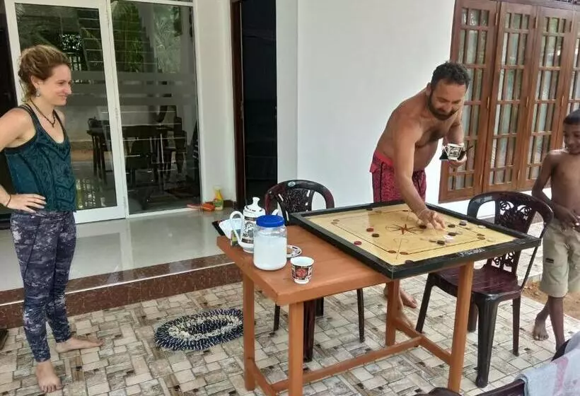 Aamiaismajoitus (B&B) Sasmika Villa Surf And Yoga Hostel