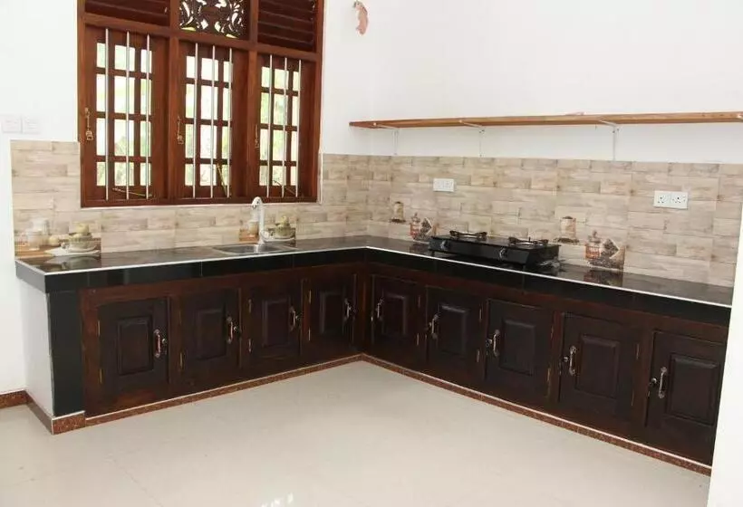 Aamiaismajoitus (B&B) Sasmika Villa Surf And Yoga Hostel