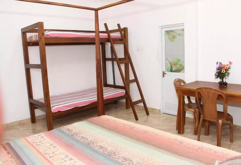 Aamiaismajoitus (B&B) Sasmika Villa Surf And Yoga Hostel