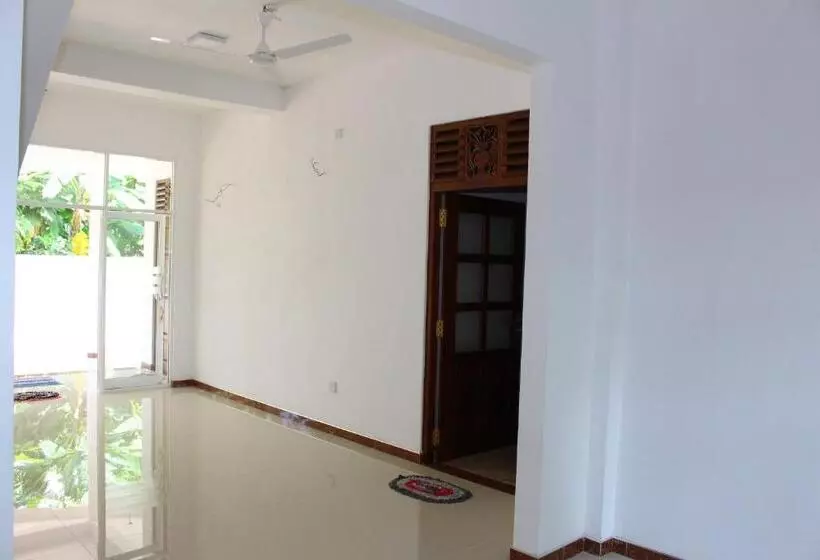 Aamiaismajoitus (B&B) Sasmika Villa Surf And Yoga Hostel