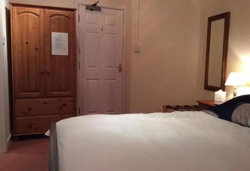 Aamiaismajoitus (B&B) The Olivers Guest House