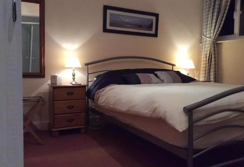 Aamiaismajoitus (B&B) The Olivers Guest House