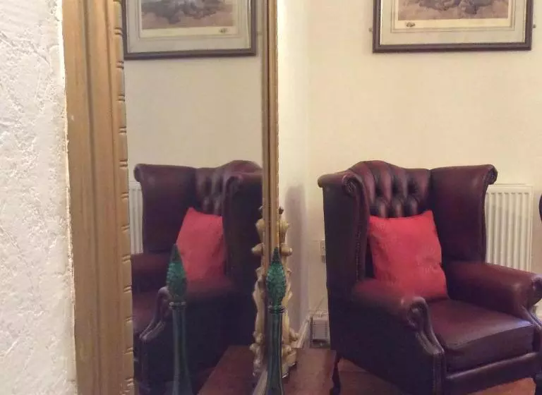 Aamiaismajoitus (B&B) The Olivers Guest House