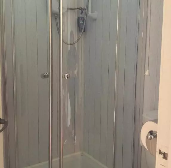 Aamiaismajoitus (B&B) The Olivers Guest House