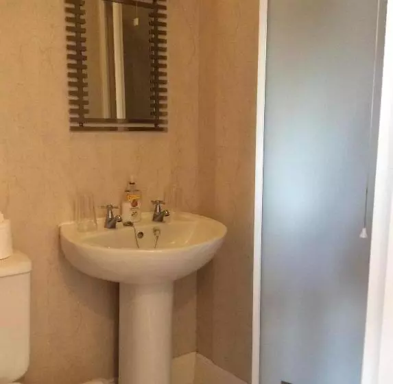 Aamiaismajoitus (B&B) The Olivers Guest House