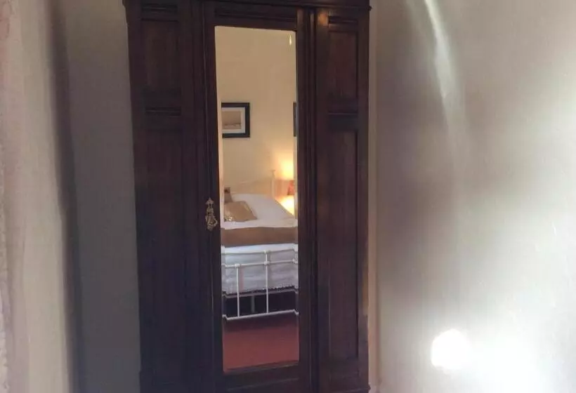 Aamiaismajoitus (B&B) The Olivers Guest House