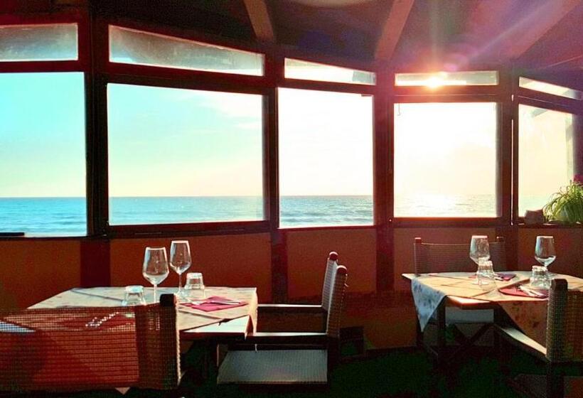 Отель Villa Tramonto Direttamente Sul Mare