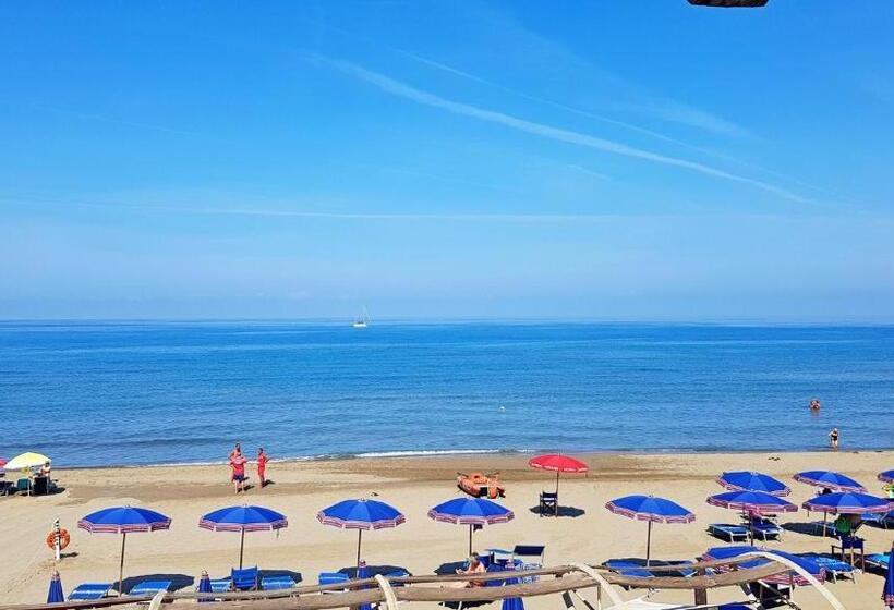 Отель Villa Tramonto Direttamente Sul Mare