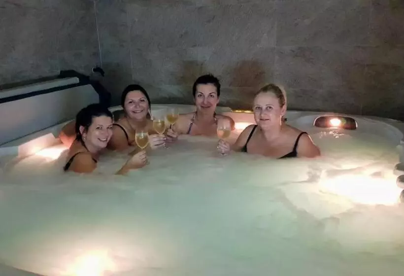 Majatalo Statek 3 Wellness & Spa
