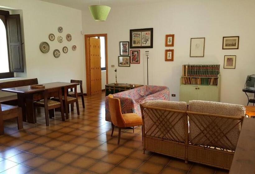 هتل Villa La Cucullera