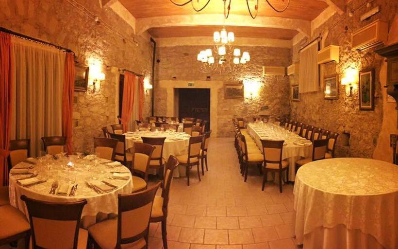 هتل Villa La Cucullera