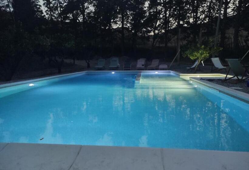 هتل Villa La Cucullera