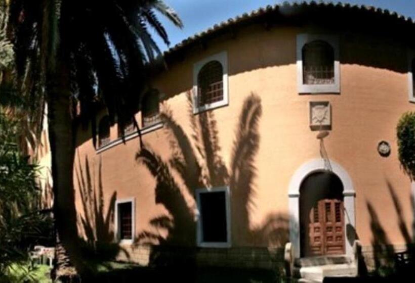 هتل Villa La Cucullera