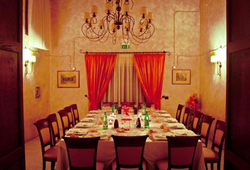 هتل Villa La Cucullera