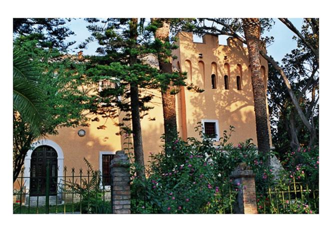 هتل Villa La Cucullera