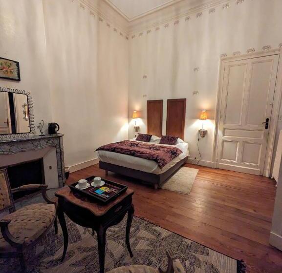 بنسيون Château De Camperos