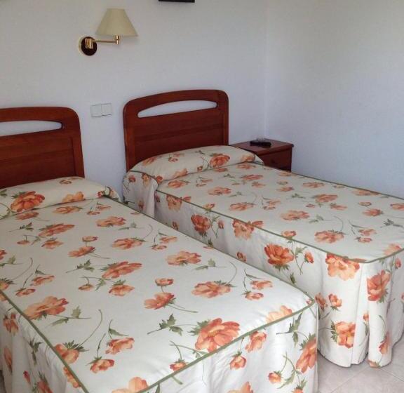 بنسيون Habitaciones López Azcona