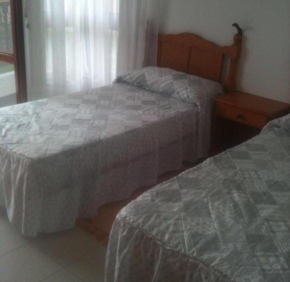 بنسيون Habitaciones López Azcona