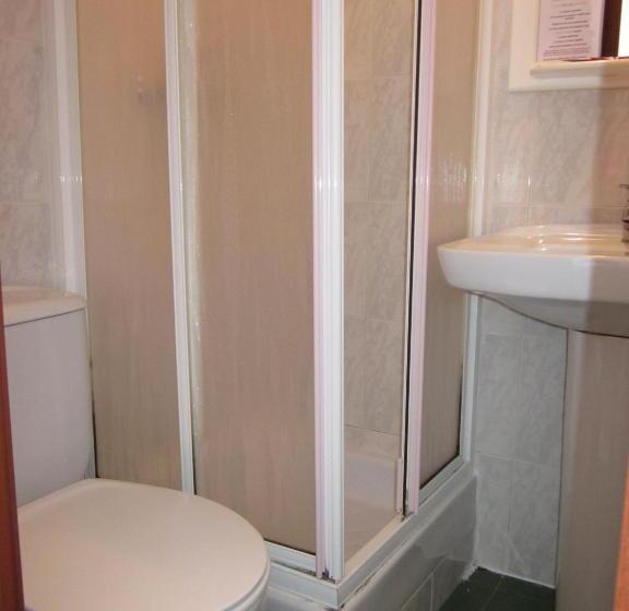 بنسيون Habitaciones López Azcona