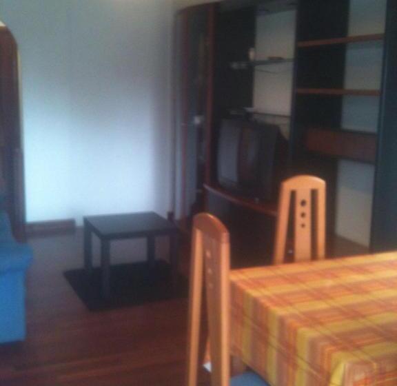 بنسيون Habitaciones López Azcona