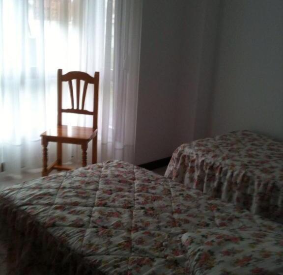 بنسيون Habitaciones López Azcona