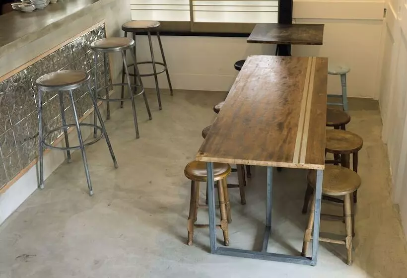Hostel Yuigahama & Soba Bar