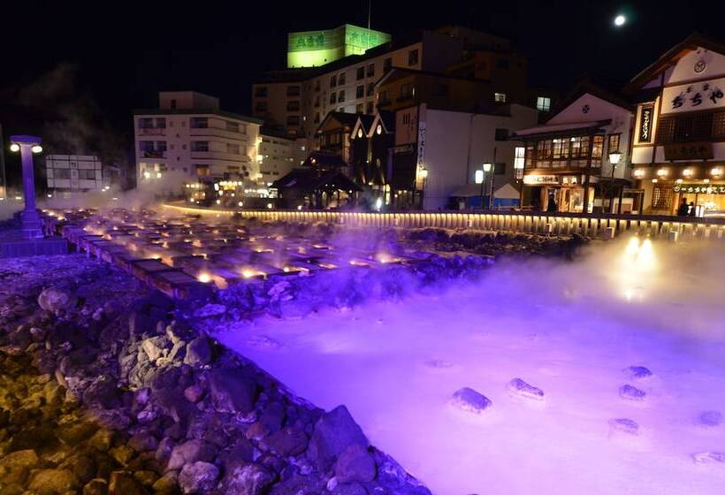 Hotelli Kusatsu Green Park Palace