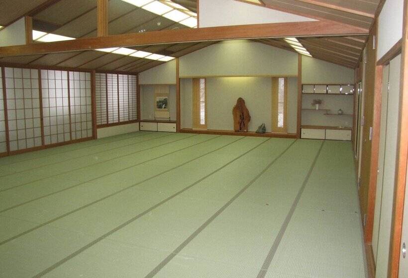 Hotelli Kusatsu Green Park Palace