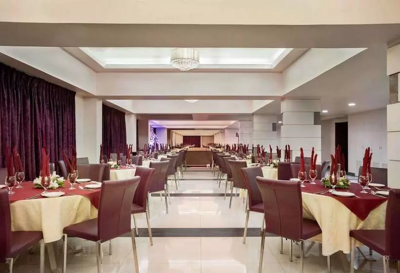 ホテル Ramada By Wyndham Karachi Creek