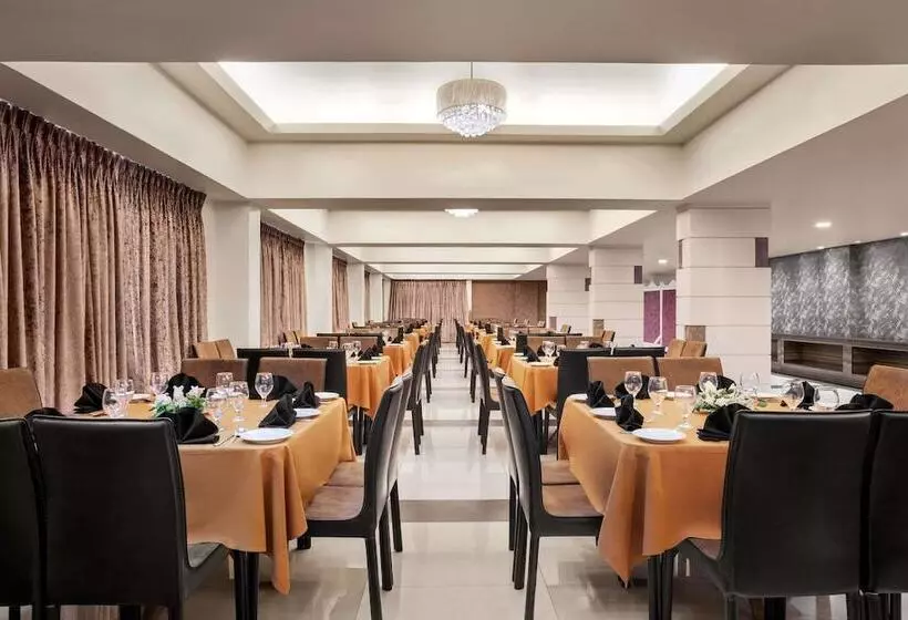 ホテル Ramada By Wyndham Karachi Creek