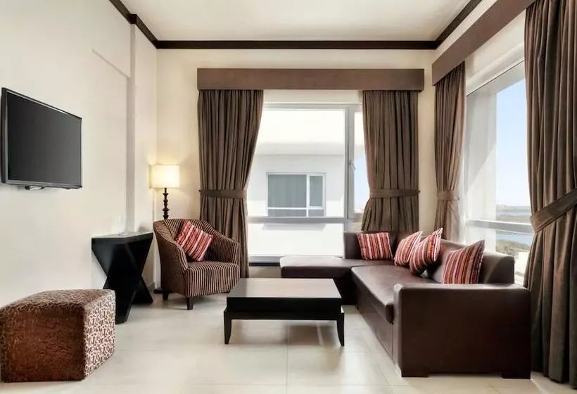 ホテル Ramada By Wyndham Karachi Creek