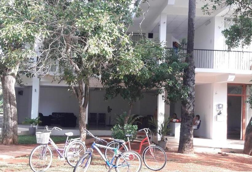 هتل Sudunelum Holiday Resort