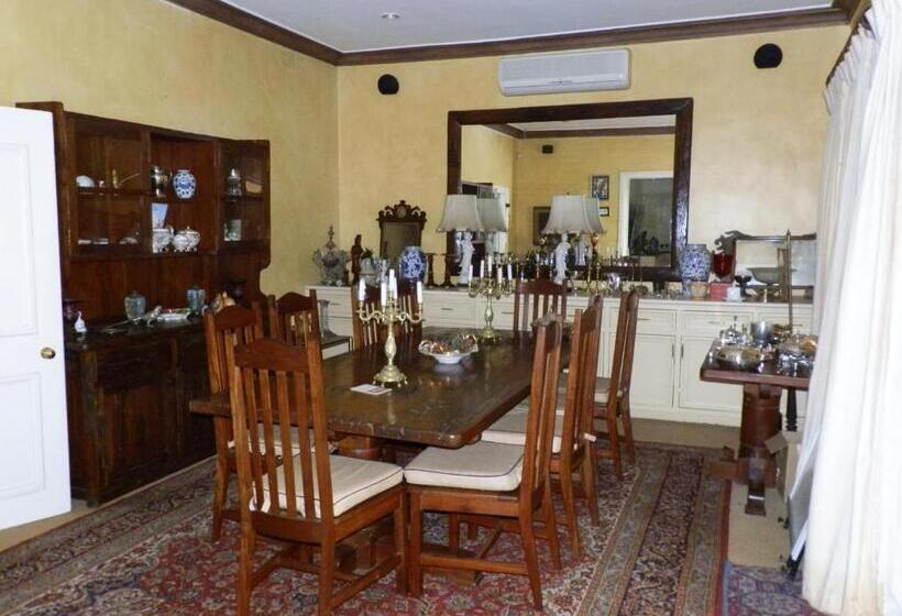 تختخواب و صبحانه 12 Fleetwood