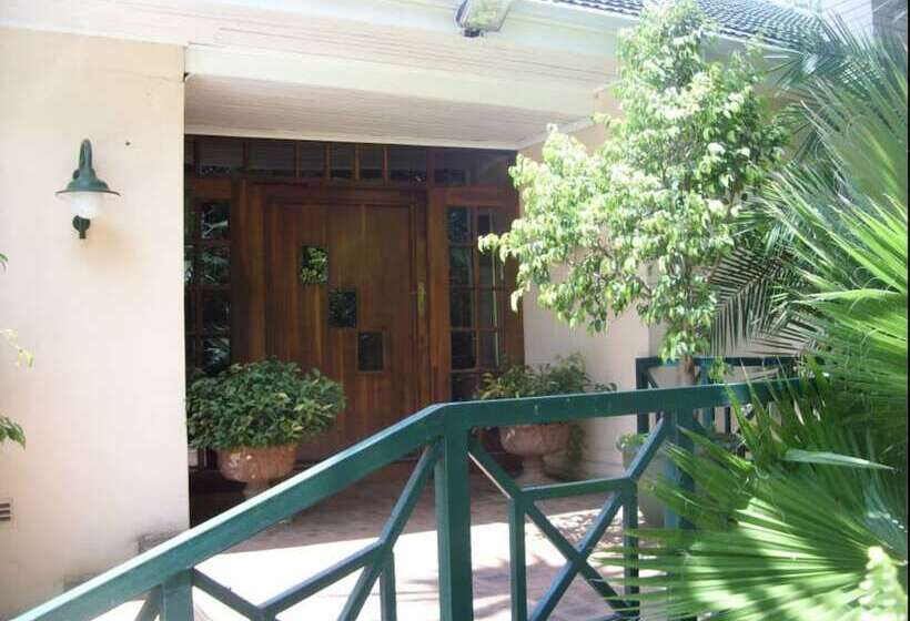 تختخواب و صبحانه 12 Fleetwood