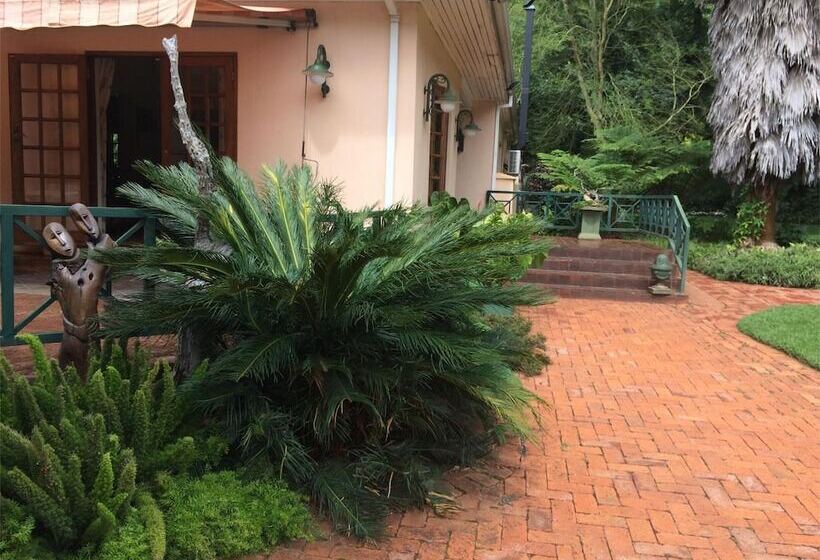 تختخواب و صبحانه 12 Fleetwood