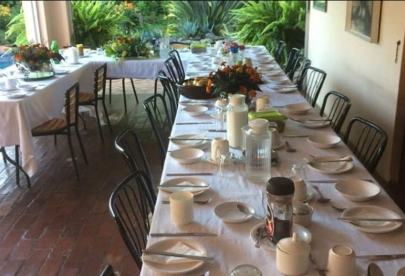 تختخواب و صبحانه 12 Fleetwood