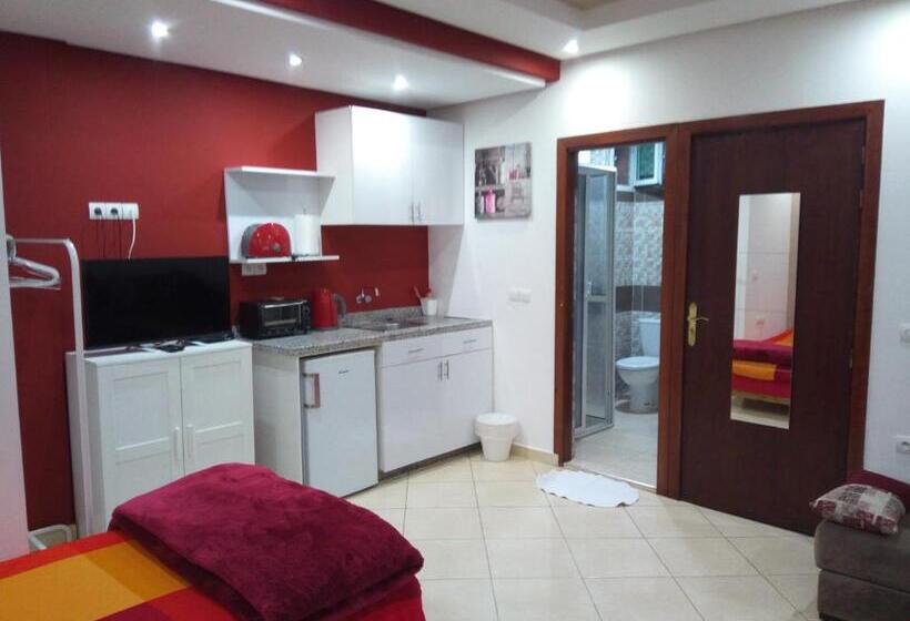 Bed and Breakfast Studios Taha