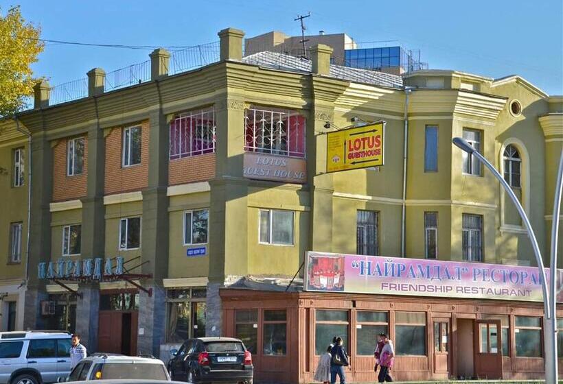 Albergue Lotus Guesthouse