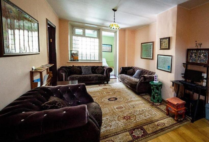 Albergue Lotus Guesthouse