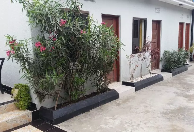 تختخواب و صبحانه Raha Leo Inn