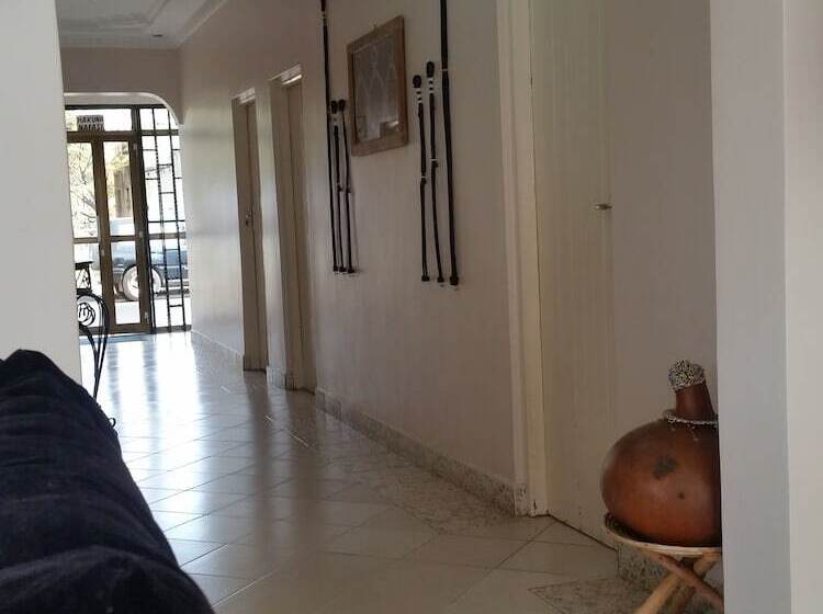 Bed and Breakfast Raha Leo Inn