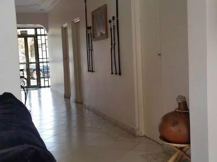 تختخواب و صبحانه Raha Leo Inn