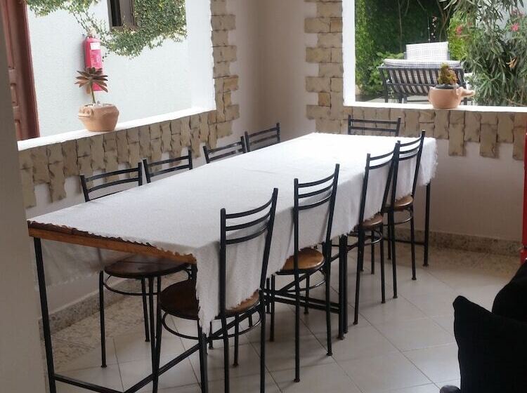 Bed and Breakfast Raha Leo Inn