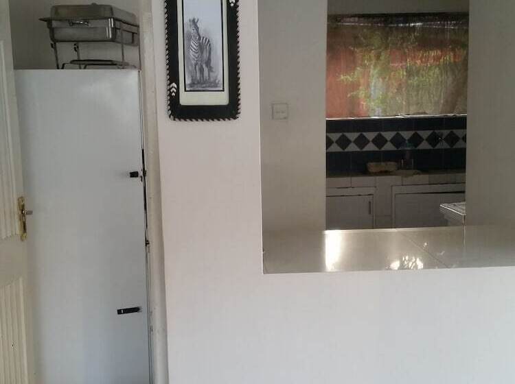 Bed and Breakfast Raha Leo Inn