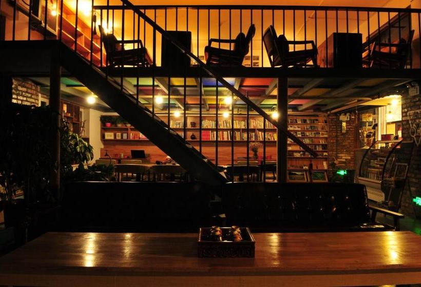 He Huang Memory Youth Hostel