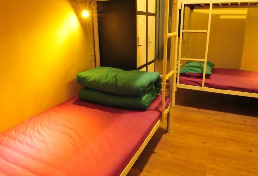 He Huang Memory Youth Hostel