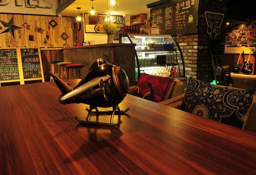 He Huang Memory Youth Hostel