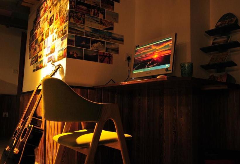 He Huang Memory Youth Hostel